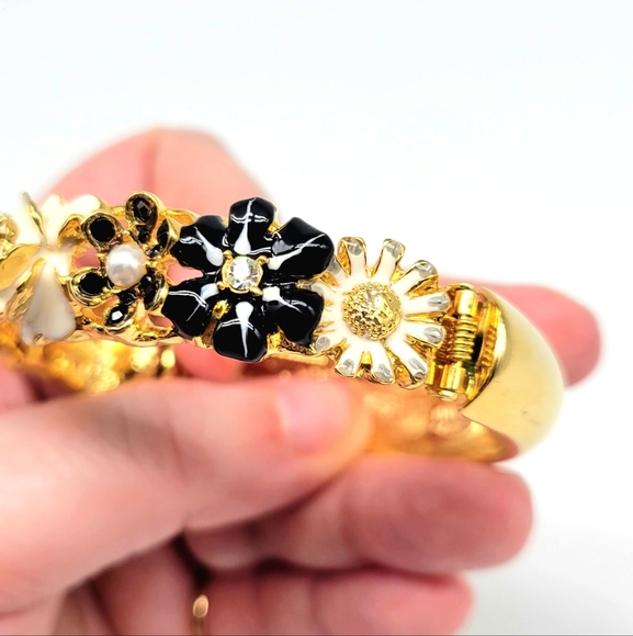 Vintage Kenneth Jay Lane Hinged Magnetic Cuff w Enamel, Pearl, Swarovski Crystal - Picture 12 of 17
